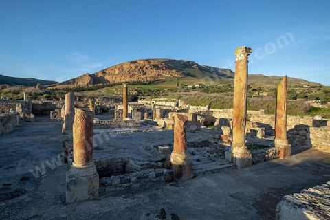 Peristyle au Rez de Chaussée de la Maison de la Chasse dans le quartier d'habitations sur le site archéologique romain de Bulla Régia, dans le nord ouest de la Tunisie.
