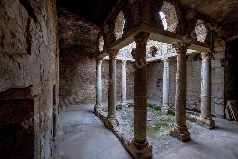 Péristyle et pièces au sous sol de la Maison de la Chasse dans le quartier d'habitations sur le site archéologique romain de Bulla Régia, dans le nord ouest de la Tunisie.