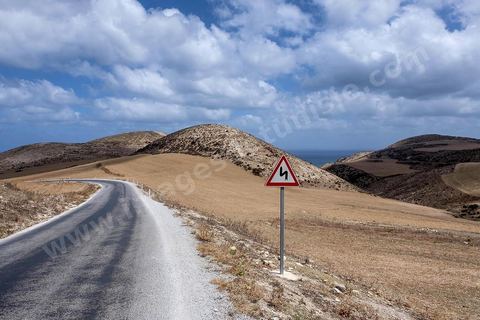 Le site naturel de Ras Angela, à une petite quinzaine de kilomètres au nord ouest de Bizerte, est le cap le plus septentrional du continent africain. Son accès est facile via une route goudronnée. Le site est à l'image de cette côte du nord ouest de la Tunisie, sauvage avec des criques rocheuses et des grandes plages de sables fins. Deux monuments marquent la particularité de ce site, mais le plus interessant est bien le paysage, mer rocheuse à gauche et plage à droite, le tout dominé par le phare. Son accès facile en fait un lieu assez touristique et très prisé pour sa plage.