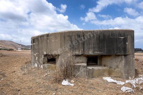 Le site naturel de Ras Angela, à une petite quinzaine de kilomètres au nord ouest de Bizerte, est le cap le plus septentrional du continent africain. Son accès est facile via une route goudronnée. Le site est à l'image de cette côte du nord ouest de la Tunisie, sauvage avec des criques rocheuses et des grandes plages de sables fins. Deux monuments marquent la particularité de ce site, mais le plus interessant est bien le paysage, mer rocheuse à gauche et plage à droite, le tout dominé par le phare. Son accès facile en fait un lieu assez touristique et très prisé pour sa plage.