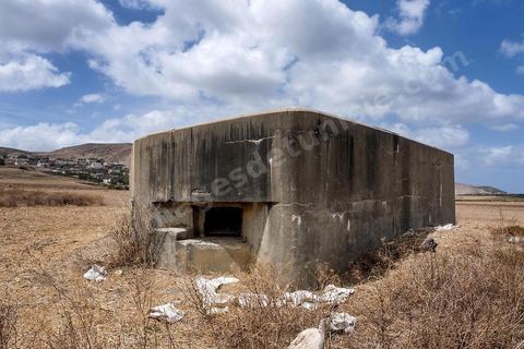 Le site naturel de Ras Angela, à une petite quinzaine de kilomètres au nord ouest de Bizerte, est le cap le plus septentrional du continent africain. Son accès est facile via une route goudronnée. Le site est à l'image de cette côte du nord ouest de la Tunisie, sauvage avec des criques rocheuses et des grandes plages de sables fins. Deux monuments marquent la particularité de ce site, mais le plus interessant est bien le paysage, mer rocheuse à gauche et plage à droite, le tout dominé par le phare. Son accès facile en fait un lieu assez touristique et très prisé pour sa plage.
