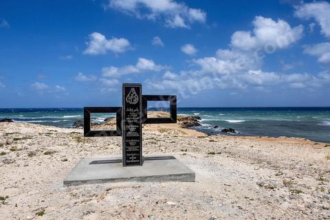 Le site naturel de Ras Angela, à une petite quinzaine de kilomètres au nord ouest de Bizerte, est le cap le plus septentrional du continent africain. Son accès est facile via une route goudronnée. Le site est à l'image de cette côte du nord ouest de la Tunisie, sauvage avec des criques rocheuses et des grandes plages de sables fins. Deux monuments marquent la particularité de ce site, mais le plus interessant est bien le paysage, mer rocheuse à gauche et plage à droite, le tout dominé par le phare. Son accès facile en fait un lieu assez touristique et très prisé pour sa plage.