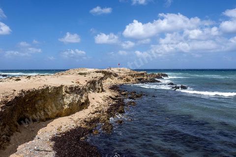 Le site naturel de Ras Angela, à une petite quinzaine de kilomètres au nord ouest de Bizerte, est le cap le plus septentrional du continent africain. Son accès est facile via une route goudronnée. Le site est à l'image de cette côte du nord ouest de la Tunisie, sauvage avec des criques rocheuses et des grandes plages de sables fins. Deux monuments marquent la particularité de ce site, mais le plus interessant est bien le paysage, mer rocheuse à gauche et plage à droite, le tout dominé par le phare. Son accès facile en fait un lieu assez touristique et très prisé pour sa plage.