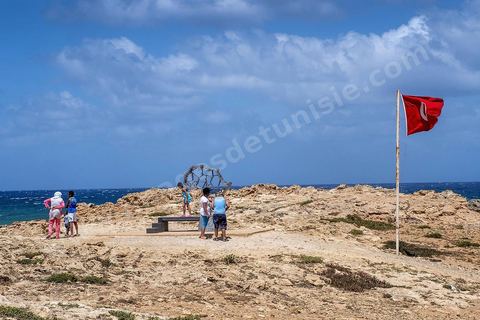 Le site naturel de Ras Angela, à une petite quinzaine de kilomètres au nord ouest de Bizerte, est le cap le plus septentrional du continent africain. Son accès est facile via une route goudronnée. Le site est à l'image de cette côte du nord ouest de la Tunisie, sauvage avec des criques rocheuses et des grandes plages de sables fins. Deux monuments marquent la particularité de ce site, mais le plus interessant est bien le paysage, mer rocheuse à gauche et plage à droite, le tout dominé par le phare. Son accès facile en fait un lieu assez touristique et très prisé pour sa plage.