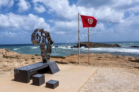 Le site naturel de Ras Angela, à une petite quinzaine de kilomètres au nord ouest de Bizerte, est le cap le plus septentrional du continent africain. Son accès est facile via une route goudronnée. Le site est à l'image de cette côte du nord ouest de la Tunisie, sauvage avec des criques rocheuses et des grandes plages de sables fins. Deux monuments marquent la particularité de ce site, mais le plus interessant est bien le paysage, mer rocheuse à gauche et plage à droite, le tout dominé par le phare. Son accès facile en fait un lieu assez touristique et très prisé pour sa plage.