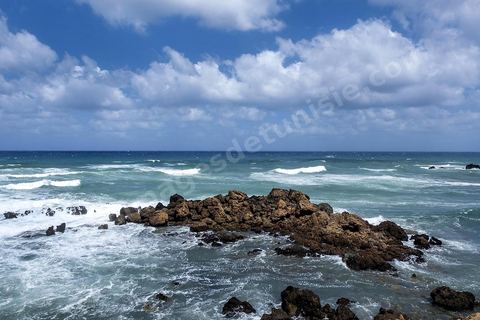 Le site naturel de Ras Angela, à une petite quinzaine de kilomètres au nord ouest de Bizerte, est le cap le plus septentrional du continent africain. Son accès est facile via une route goudronnée. Le site est à l'image de cette côte du nord ouest de la Tunisie, sauvage avec des criques rocheuses et des grandes plages de sables fins. Deux monuments marquent la particularité de ce site, mais le plus interessant est bien le paysage, mer rocheuse à gauche et plage à droite, le tout dominé par le phare. Son accès facile en fait un lieu assez touristique et très prisé pour sa plage.
