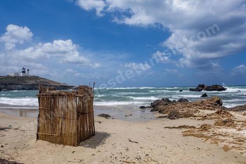 Le site naturel de Ras Angela, à une petite quinzaine de kilomètres au nord ouest de Bizerte, est le cap le plus septentrional du continent africain. Son accès est facile via une route goudronnée. Le site est à l'image de cette côte du nord ouest de la Tunisie, sauvage avec des criques rocheuses et des grandes plages de sables fins. Deux monuments marquent la particularité de ce site, mais le plus interessant est bien le paysage, mer rocheuse à gauche et plage à droite, le tout dominé par le phare. Son accès facile en fait un lieu assez touristique et très prisé pour sa plage.