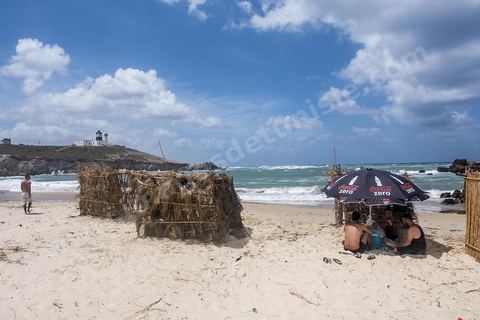 Le site naturel de Ras Angela, à une petite quinzaine de kilomètres au nord ouest de Bizerte, est le cap le plus septentrional du continent africain. Son accès est facile via une route goudronnée. Le site est à l'image de cette côte du nord ouest de la Tunisie, sauvage avec des criques rocheuses et des grandes plages de sables fins. Deux monuments marquent la particularité de ce site, mais le plus interessant est bien le paysage, mer rocheuse à gauche et plage à droite, le tout dominé par le phare. Son accès facile en fait un lieu assez touristique et très prisé pour sa plage.