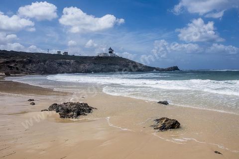 Le site naturel de Ras Angela, à une petite quinzaine de kilomètres au nord ouest de Bizerte, est le cap le plus septentrional du continent africain. Son accès est facile via une route goudronnée. Le site est à l'image de cette côte du nord ouest de la Tunisie, sauvage avec des criques rocheuses et des grandes plages de sables fins. Deux monuments marquent la particularité de ce site, mais le plus interessant est bien le paysage, mer rocheuse à gauche et plage à droite, le tout dominé par le phare. Son accès facile en fait un lieu assez touristique et très prisé pour sa plage.