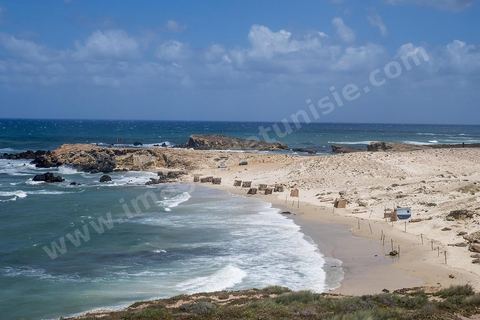 Le site naturel de Ras Angela, à une petite quinzaine de kilomètres au nord ouest de Bizerte, est le cap le plus septentrional du continent africain. Son accès est facile via une route goudronnée. Le site est à l'image de cette côte du nord ouest de la Tunisie, sauvage avec des criques rocheuses et des grandes plages de sables fins. Deux monuments marquent la particularité de ce site, mais le plus interessant est bien le paysage, mer rocheuse à gauche et plage à droite, le tout dominé par le phare. Son accès facile en fait un lieu assez touristique et très prisé pour sa plage.