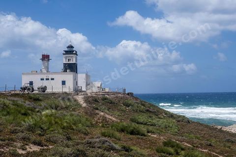 Le site naturel de Ras Angela, à une petite quinzaine de kilomètres au nord ouest de Bizerte, est le cap le plus septentrional du continent africain. Son accès est facile via une route goudronnée. Le site est à l'image de cette côte du nord ouest de la Tunisie, sauvage avec des criques rocheuses et des grandes plages de sables fins. Deux monuments marquent la particularité de ce site, mais le plus interessant est bien le paysage, mer rocheuse à gauche et plage à droite, le tout dominé par le phare. Son accès facile en fait un lieu assez touristique et très prisé pour sa plage.