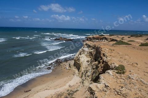 Après le cap Ras Angela, une fois engagèe sur cette piste qui longe la mer, c'est une succession sur près de 10 km de criques rocheuses surplombant la mer et protégeant des plages de sables blanc : Cap Sloumka, Cap Hmem, Cap Sidi Bechir, ... sont les quelques lieux à décourvrir pour sa nature, sa beauté, sa fraîcheur estivale et ses immenses plages de sables fins.