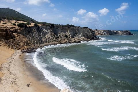 Après le cap Ras Angela, une fois engagèe sur cette piste qui longe la mer, c'est une succession sur près de 10 km de criques rocheuses surplombant la mer et protégeant des plages de sables blanc : Cap Sloumka, Cap Hmem, Cap Sidi Bechir, ... sont les quelques lieux à décourvrir pour sa nature, sa beauté, sa fraîcheur estivale et ses immenses plages de sables fins.