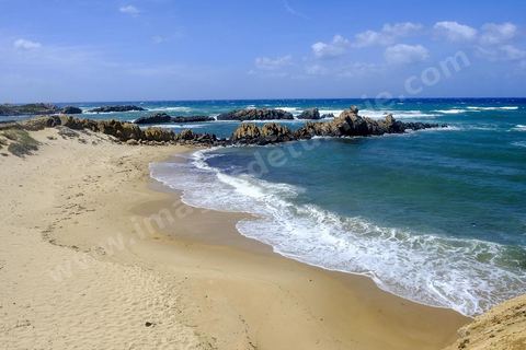 Après le cap Ras Angela, une fois engagèe sur cette piste qui longe la mer, c'est une succession sur près de 10 km de criques rocheuses surplombant la mer et protégeant des plages de sables blanc : Cap Sloumka, Cap Hmem, Cap Sidi Bechir, ... sont les quelques lieux à décourvrir pour sa nature, sa beauté, sa fraîcheur estivale et ses immenses plages de sables fins.