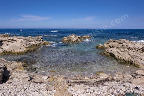 Port et falaises de Cap Zebib