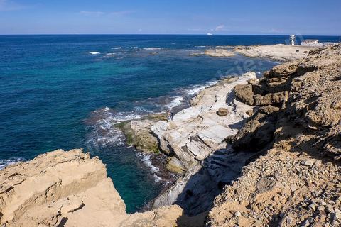 Port et falaises de Cap Zebib