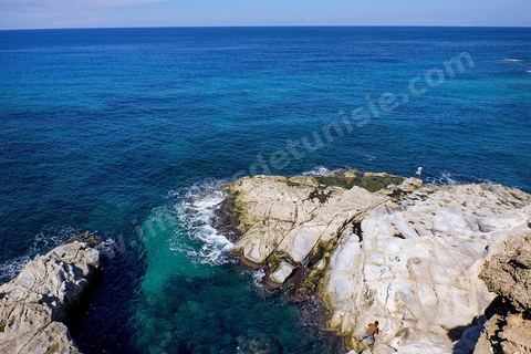 Port et falaises de Cap Zebib