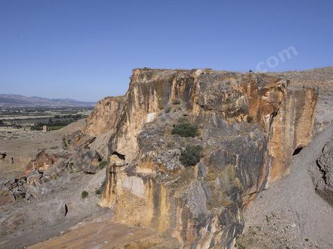 Carrière romaine de marbre sur le site archéologique de Chemtou