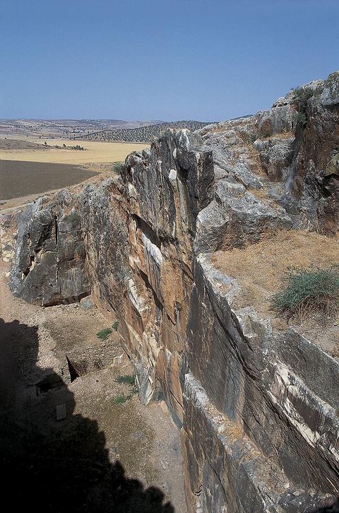Carrière romaine de marbre sur le site archéologique de Chemtou