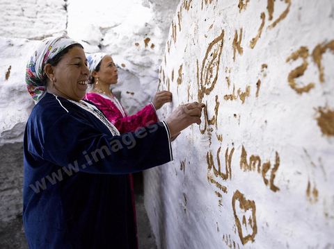 Le sanctuaire de la Mokhola est un lieu saint situé dans les citernes romaines d'Aïn El Hammam sur le site archéologique romain de Dougga. Le lieu est encore vénéré par les habitants de la région qui viennent y prier et chaque année faire des sacrifices. La paroi intérieure de la citerne, située à l'entrée du couloir de canalisation, est couverte de chaux et d'écriture au henné. Dans la grotte sombre les habitants viennent tout au long de l'année faire des offrandes et des voeux.