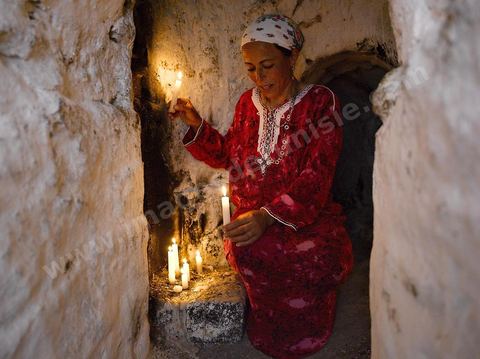 Le sanctuaire de la Mokhola est un lieu saint situé dans les citernes romaines d'Aïn El Hammam sur le site archéologique romain de Dougga. Le lieu est encore vénéré par les habitants de la région qui viennent y prier et chaque année faire des sacrifices. La paroi intérieure de la citerne, située à l'entrée du couloir de canalisation, est couverte de chaux et d'écriture au henné. Dans la grotte sombre les habitants viennent tout au long de l'année faire des offrandes et des voeux.