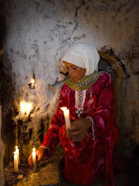 Le sanctuaire de la Mokhola est un lieu saint situé dans les citernes romaines d'Aïn El Hammam sur le site archéologique romain de Dougga. Le lieu est encore vénéré par les habitants de la région qui viennent y prier et chaque année faire des sacrifices. La paroi intérieure de la citerne, située à l'entrée du couloir de canalisation, est couverte de chaux et d'écriture au henné. Dans la grotte sombre les habitants viennent tout au long de l'année faire des offrandes et des voeux.
