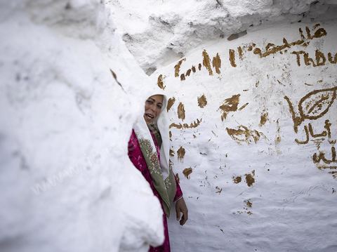 Le sanctuaire de la Mokhola est un lieu saint situé dans les citernes romaines d'Aïn El Hammam sur le site archéologique romain de Dougga. Le lieu est encore vénéré par les habitants de la région qui viennent y prier et chaque année faire des sacrifices. La paroi intérieure de la citerne, située à l'entrée du couloir de canalisation, est couverte de chaux et d'écriture au henné. Dans la grotte sombre les habitants viennent tout au long de l'année faire des offrandes et des voeux.
