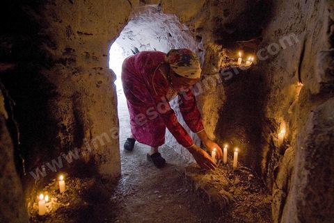 Le sanctuaire de la Mokhola est un lieu saint situé dans les citernes romaines d'Aïn El Hammam sur le site archéologique romain de Dougga. Le lieu est encore vénéré par les habitants de la région qui viennent y prier et chaque année faire des sacrifices. La paroi intérieure de la citerne, située à l'entrée du couloir de canalisation, est couverte de chaux et d'écriture au henné. Dans la grotte sombre les habitants viennent tout au long de l'année faire des offrandes et des voeux.