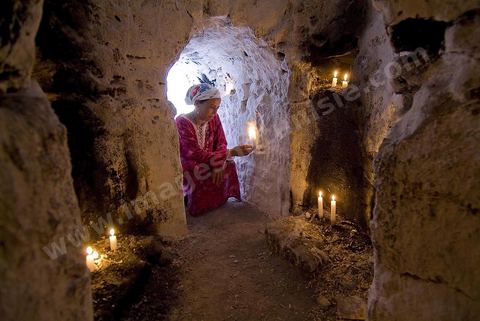 Le sanctuaire de la Mokhola est un lieu saint situé dans les citernes romaines d'Aïn El Hammam sur le site archéologique romain de Dougga. Le lieu est encore vénéré par les habitants de la région qui viennent y prier et chaque année faire des sacrifices. La paroi intérieure de la citerne, située à l'entrée du couloir de canalisation, est couverte de chaux et d'écriture au henné. Dans la grotte sombre les habitants viennent tout au long de l'année faire des offrandes et des voeux.