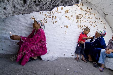 Le sanctuaire de la Mokhola est un lieu saint situé dans les citernes romaines d'Aïn El Hammam sur le site archéologique romain de Dougga. Le lieu est encore vénéré par les habitants de la région qui viennent y prier et chaque année faire des sacrifices. La paroi intérieure de la citerne, située à l'entrée du couloir de canalisation, est couverte de chaux et d'écriture au henné. Dans la grotte sombre les habitants viennent tout au long de l'année faire des offrandes et des voeux.