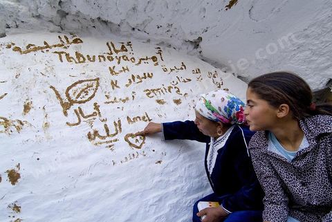 Le sanctuaire de la Mokhola est un lieu saint situé dans les citernes romaines d'Aïn El Hammam sur le site archéologique romain de Dougga. Le lieu est encore vénéré par les habitants de la région qui viennent y prier et chaque année faire des sacrifices. La paroi intérieure de la citerne, située à l'entrée du couloir de canalisation, est couverte de chaux et d'écriture au henné. Dans la grotte sombre les habitants viennent tout au long de l'année faire des offrandes et des voeux.