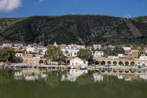 The Andalusian port of Ghar El Melh in the city center. A harbor flanked by three piers; an arsenal once adjoined the port, now partially in ruins—today, only a few vaulted shops remain. A fishing port opening onto the sea and the lake.
