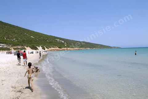 Sidi el Mekki Beach is famous for its location between the hill and its beautiful white sand. The beach runs along the cape of the same name. 