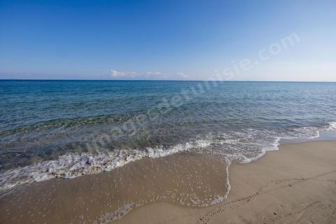 Sidi el Mekki Beach is famous for its location between the hill and its beautiful white sand. The beach runs along the cape of the same name. 