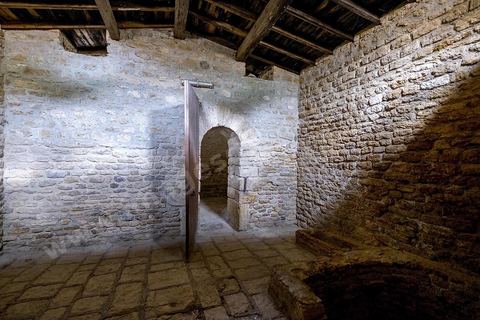 Hammam Mellègue se trouve à une quinzaine de km à l’Ouest du Kef. Les eaux thermales de Hammam Mellègue, étaient utilisées par les Romains comme en témoignent les vestiges des anciens thermes avec leurs bassins assez bien conservés et qui sont encore utilisés par les curistes. El Bekri, au XIème siècle, dans sa « Description de l’Afrique septentrionale » évoque l’Oued Mellègue comme une grande rivière « auprès de laquelle sont des ruines antiques ». Cette station thermale est presque intacte et elle a  été restaurée par les soins de l’INAA dans les années 1967/68/69.Les eaux thermales alimentent des bassins romains utilisés comme un Hammam traditionnel. Ce hammam est très fréquenté. En dehors des indications thérapeutiques classiques des eaux chaudes chlorurées sodiques, c’est à dire celles en pathologie ostéo-articulaire, une indication serait à envisager, vu l’hypertonicité de l’eau, celle du traitement de l’obésité.