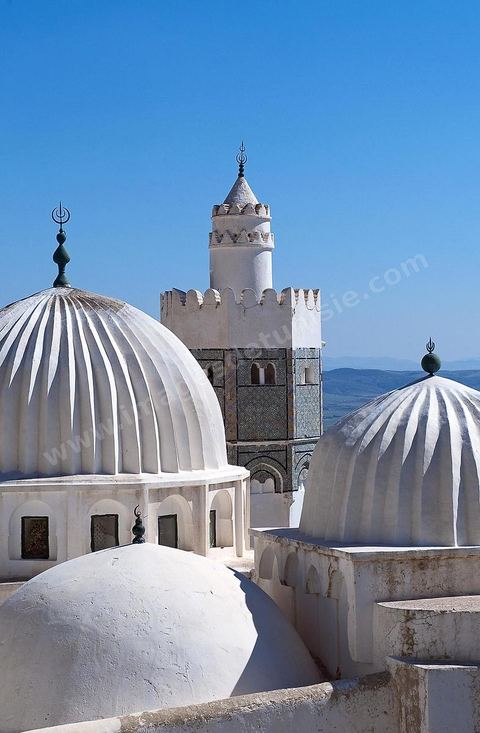Coupoles et minaret de la mosquée et du mausolé Sidi Bou Makhlouf sur le haut de la colline du Kef