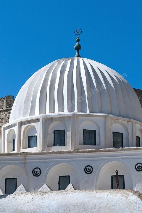 Coupoles et minaret de la mosquée et du mausolé Sidi Bou Makhlouf sur le haut de la colline du Kef