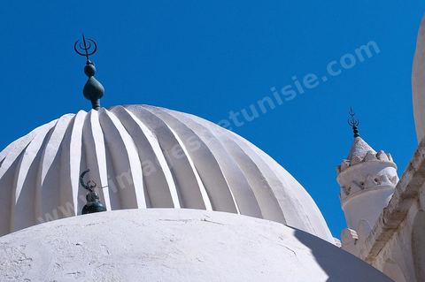 Coupoles et minaret de la mosquée et du mausolé Sidi Bou Makhlouf sur le haut de la colline du Kef