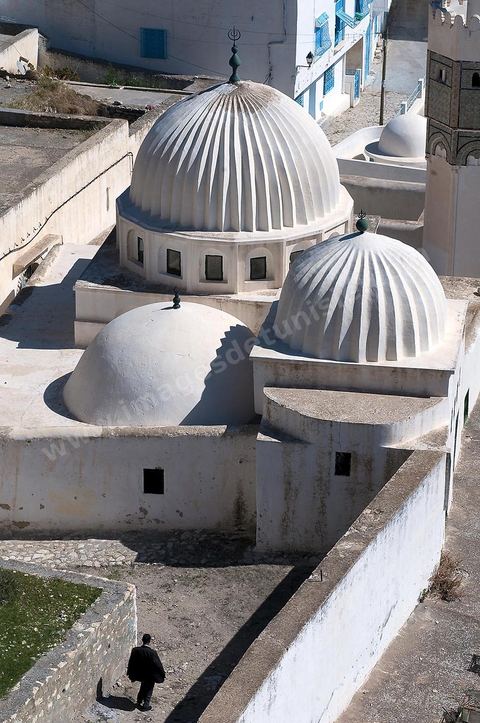Coupoles et minaret de la mosquée et du mausolé Sidi Bou Makhlouf sur le haut de la colline du Kef