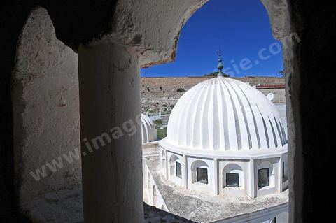 Vue sur Le Kef du haut du minaret de la mosquée et du mausolée Sidi Bou Makhlouf sur le haut de la colline du Kef
