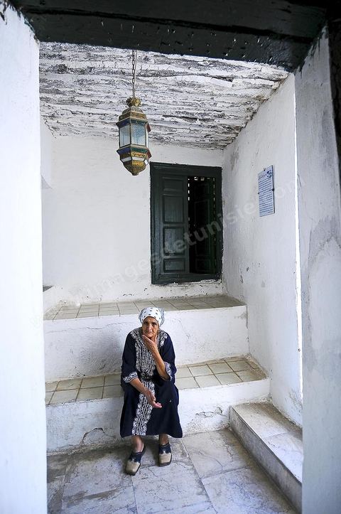 Intérieur de la mosquée et du mausolée Sidi Bou Makhlouf sur le haut de la colline du Kef