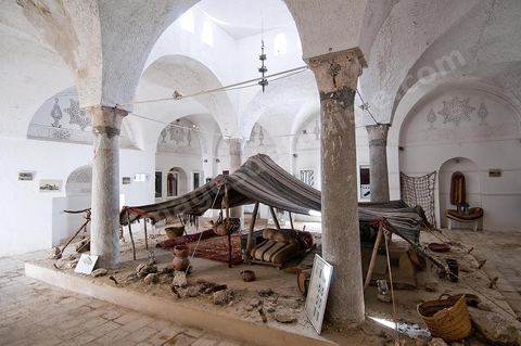 Pièce centrale à voûte et coupole du Musée des Arts et Traditions du Kef dans l'ancienne Zaouïa de la confrérie religieuse des Rahmaniyas.