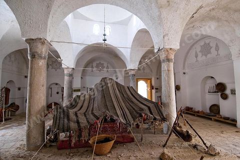Pièce centrale à voûte et coupole du Musée des Arts et Traditions du Kef dans l'ancienne Zaouïa de la confrérie religieuse des Rahmaniyas.