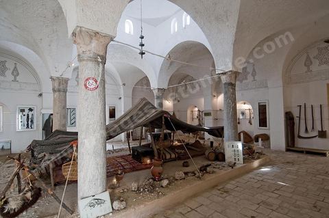 Pièce centrale à voûte et coupole du Musée des Arts et Traditions du Kef dans l'ancienne Zaouïa de la confrérie religieuse des Rahmaniyas.