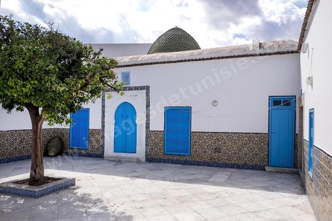 Ras Jebel est fondée par les Romains entre le IIIe et le IVe siècle. Vers la deuxième moitié du XIVe siècle, les Andalous expulsés d'Espagne se seraient installés sur le site après avoir bénéficié de concessions agricoles. 