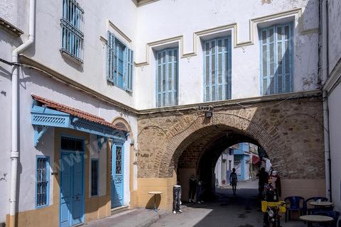 Ras Jebel est fondée par les Romains entre le IIIe et le IVe siècle. Vers la deuxième moitié du XIVe siècle, les Andalous expulsés d'Espagne se seraient installés sur le site après avoir bénéficié de concessions agricoles. 