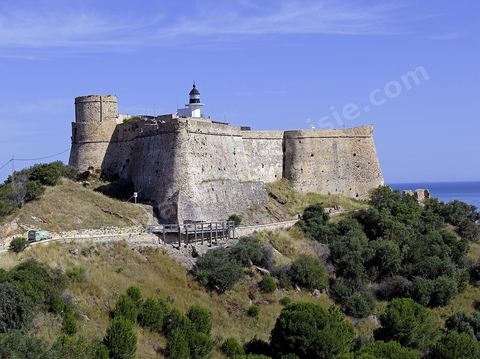 Le fort genois de Tabarka avce au fond la mer