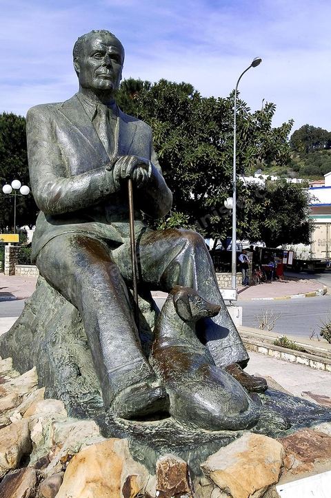 La statue de Habib Bourguiba en centre ville de Tabarka