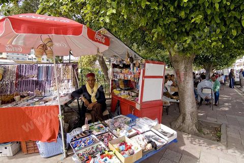 Vendeur dans une rue de Tabarka