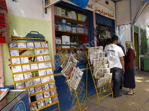 Kiosque à journaux dans une rue de Tabarka